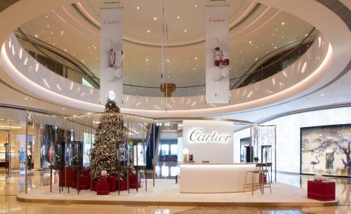 Unique Timepieces x Cartier’s merry Christmas pop-up brings jingling bells and joyful festive spirit to Macau